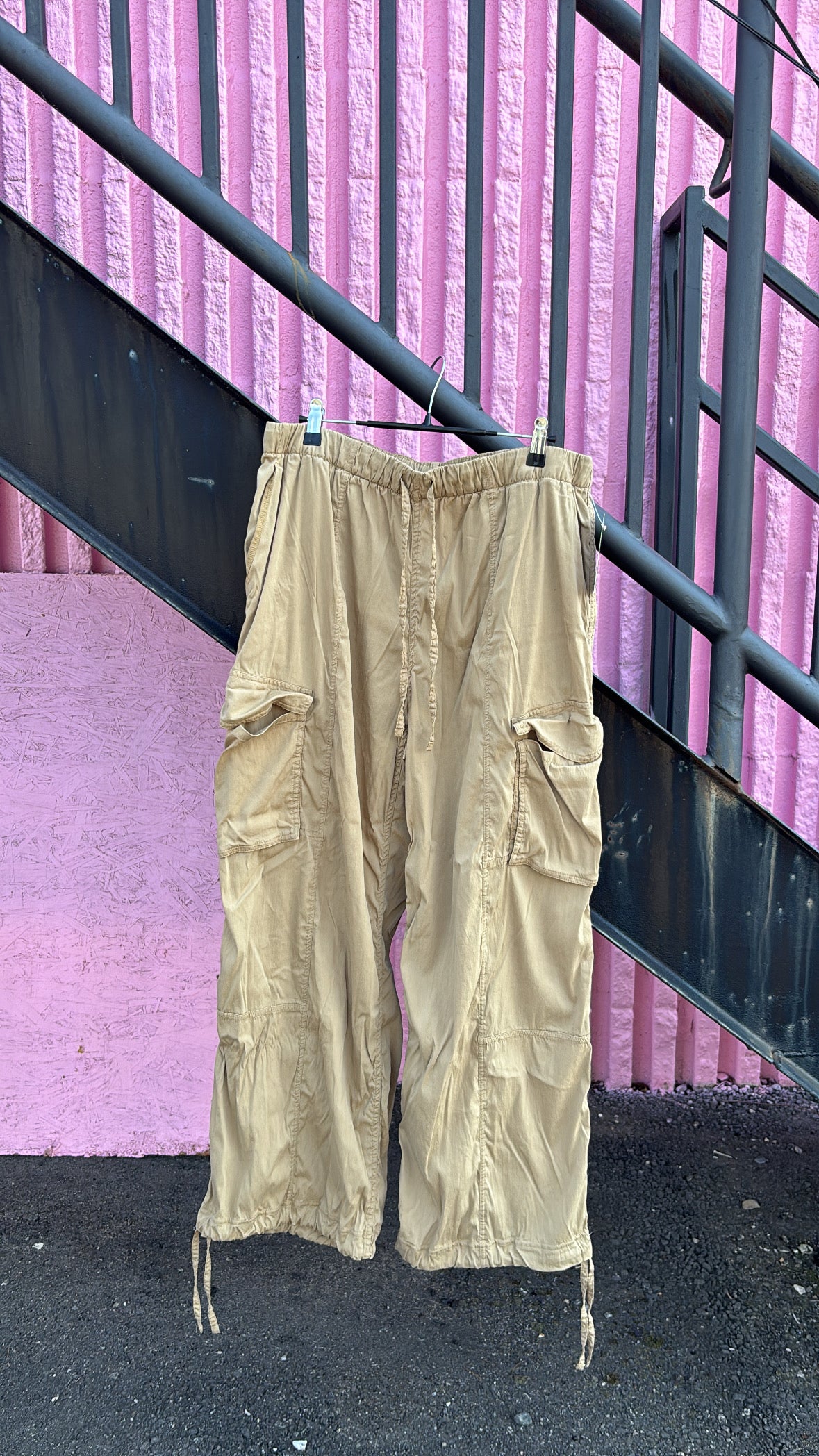 tan lululemon cargo joggers, L