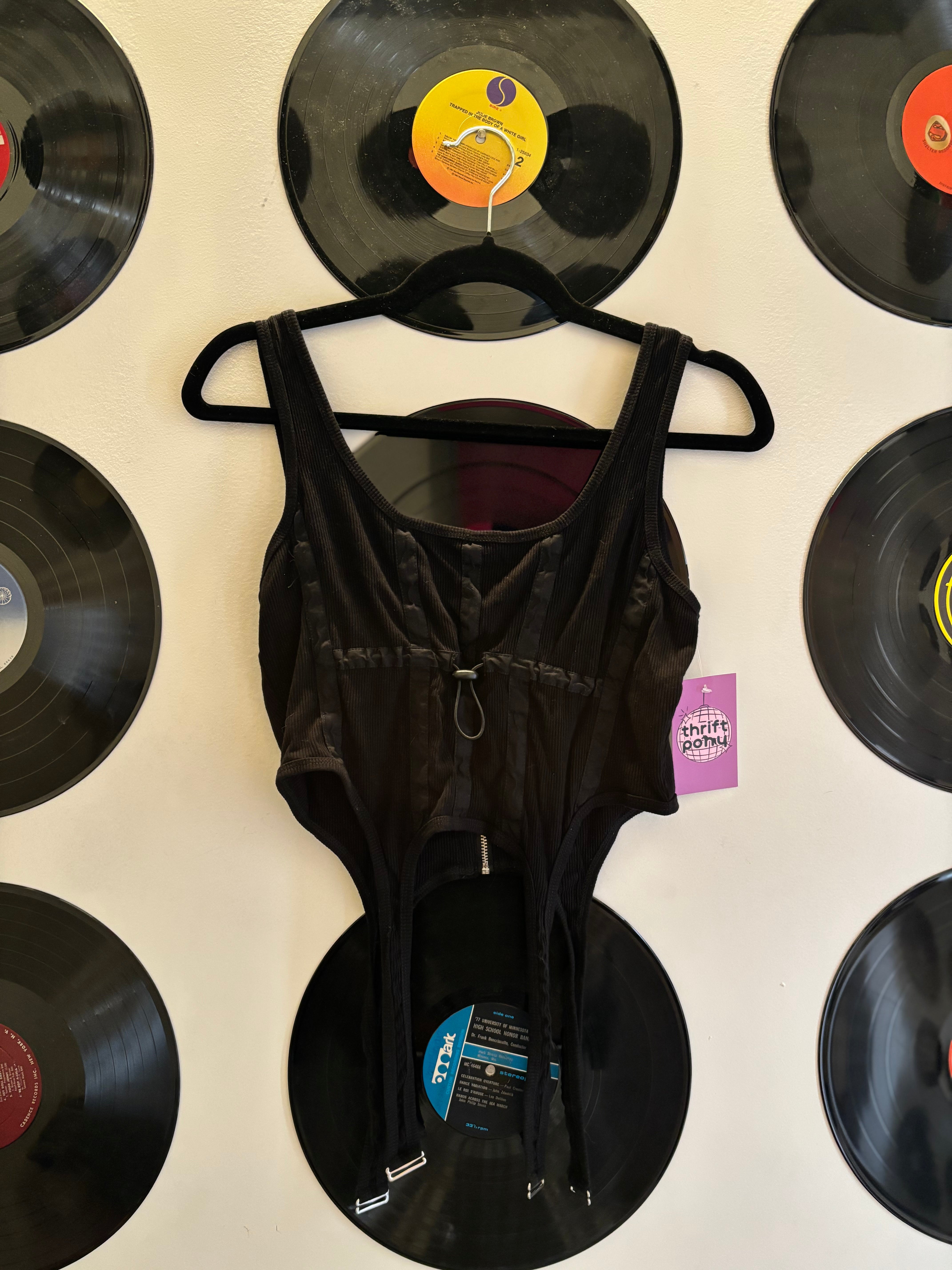 black Fashion Nova cropped tank, L