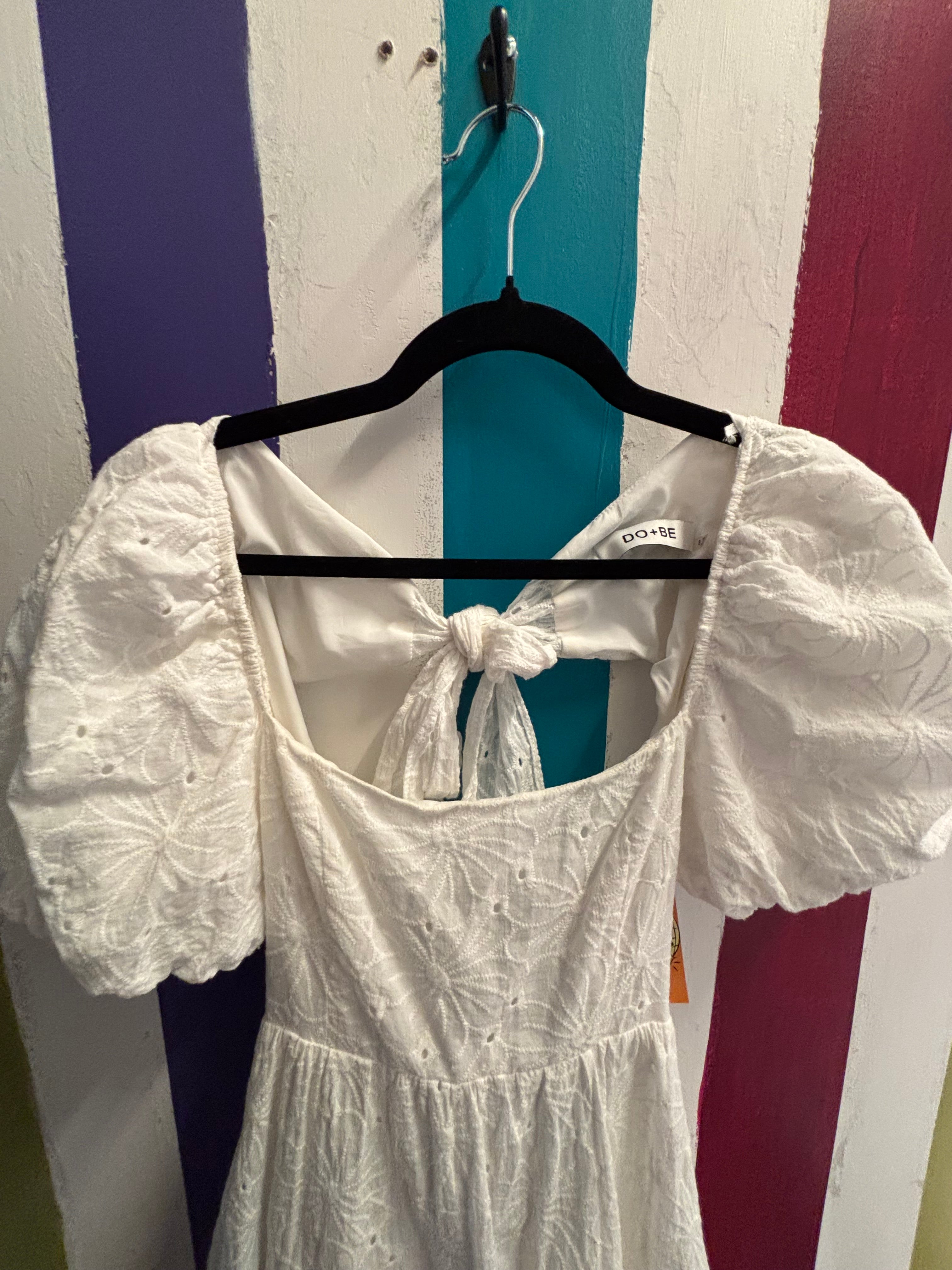 white do + be floral eyelet open back dress, s