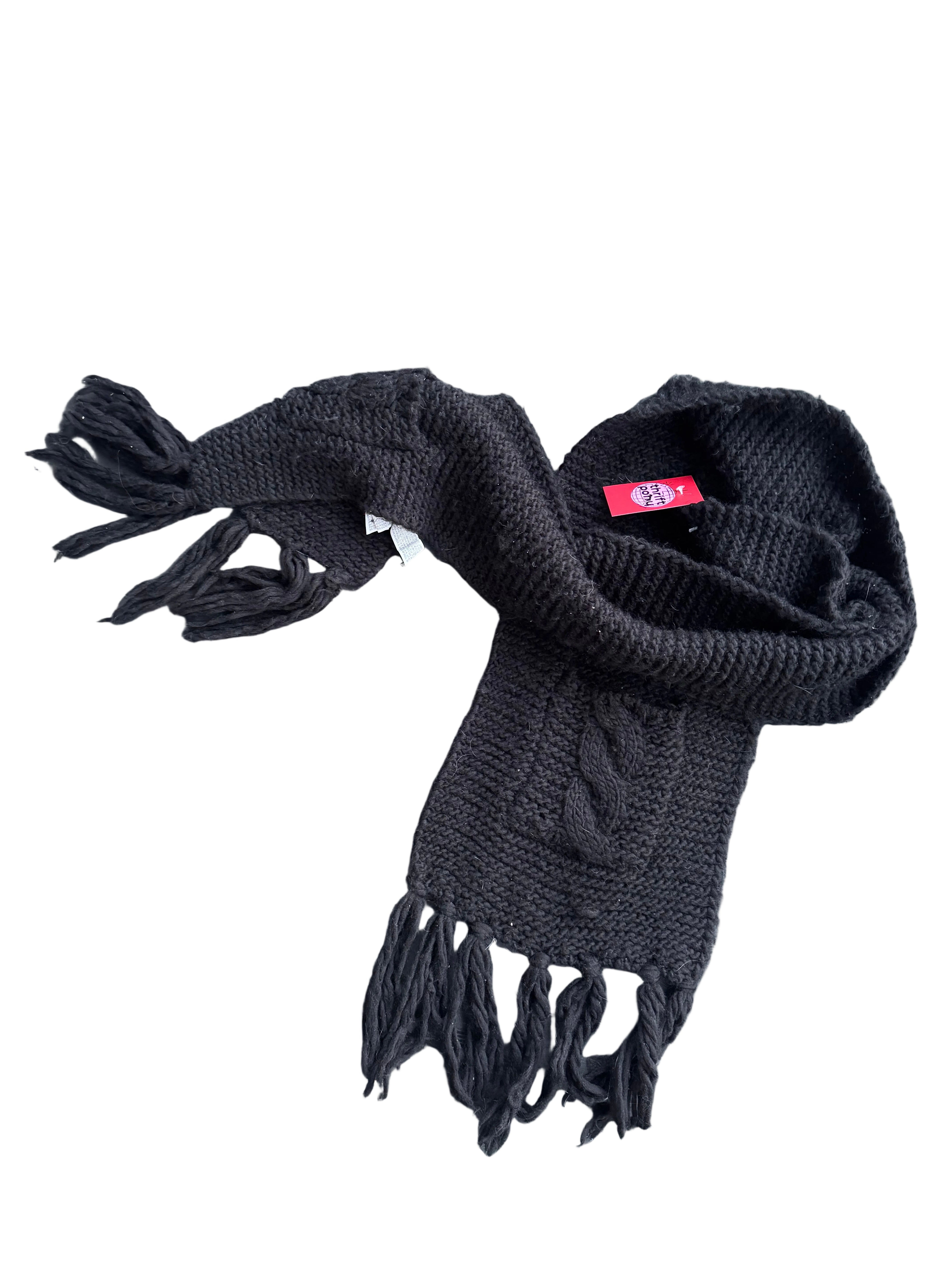 black  knit scarf w fringe