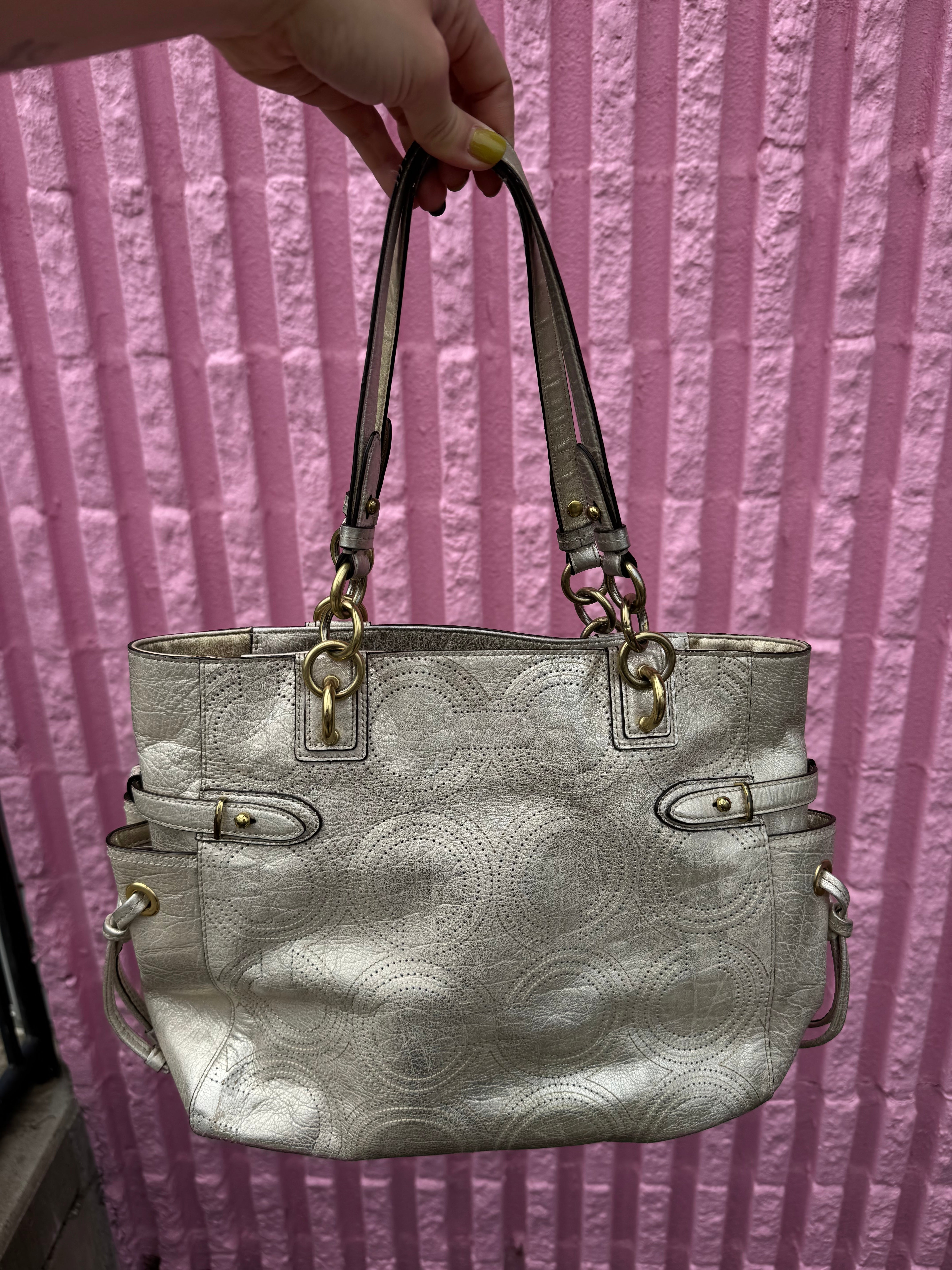 Silver Coach Logo leather shoulder bag 16241