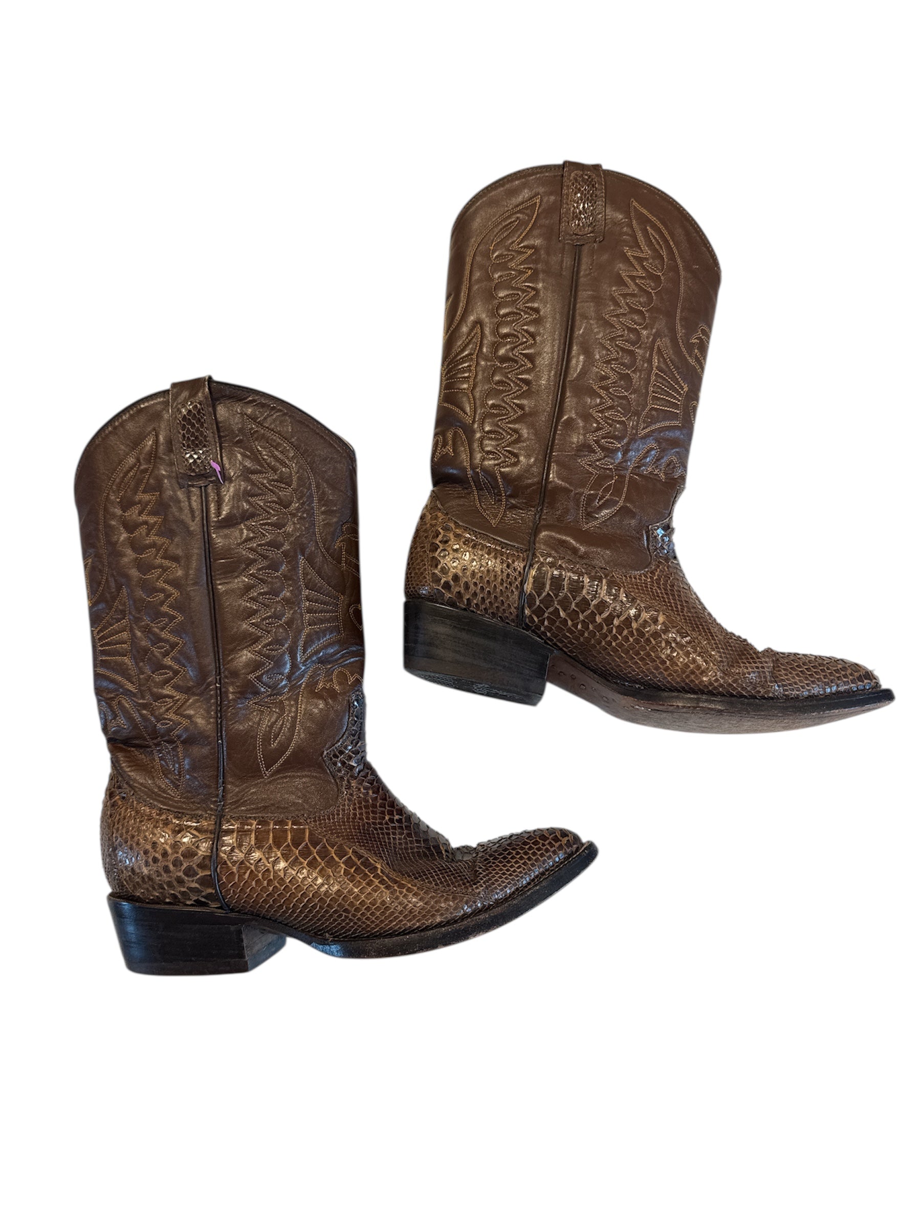 brown Vtg cowboy boots, fits like size 8 women’s