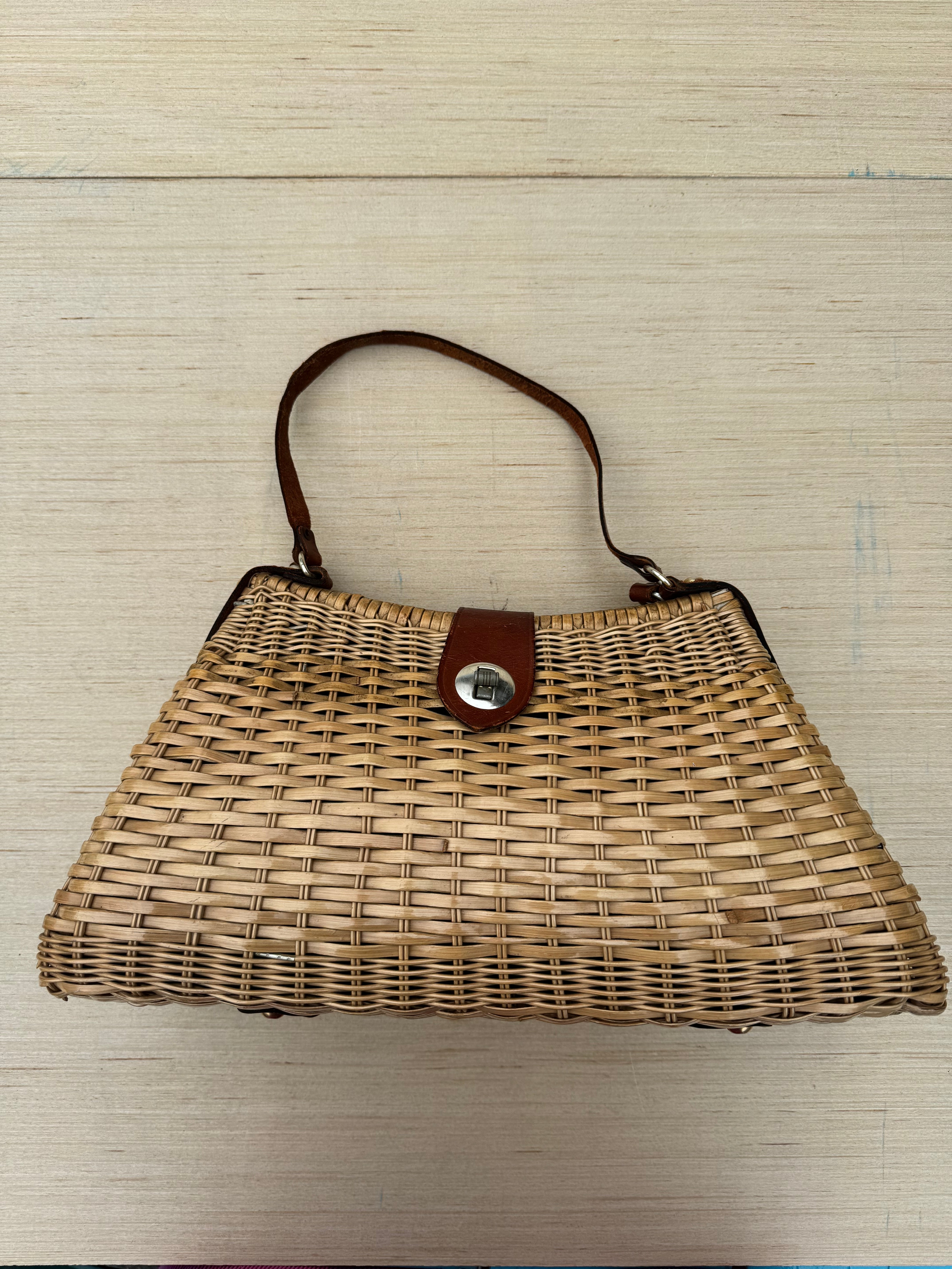 brown  vtg wicker purse w leather details
