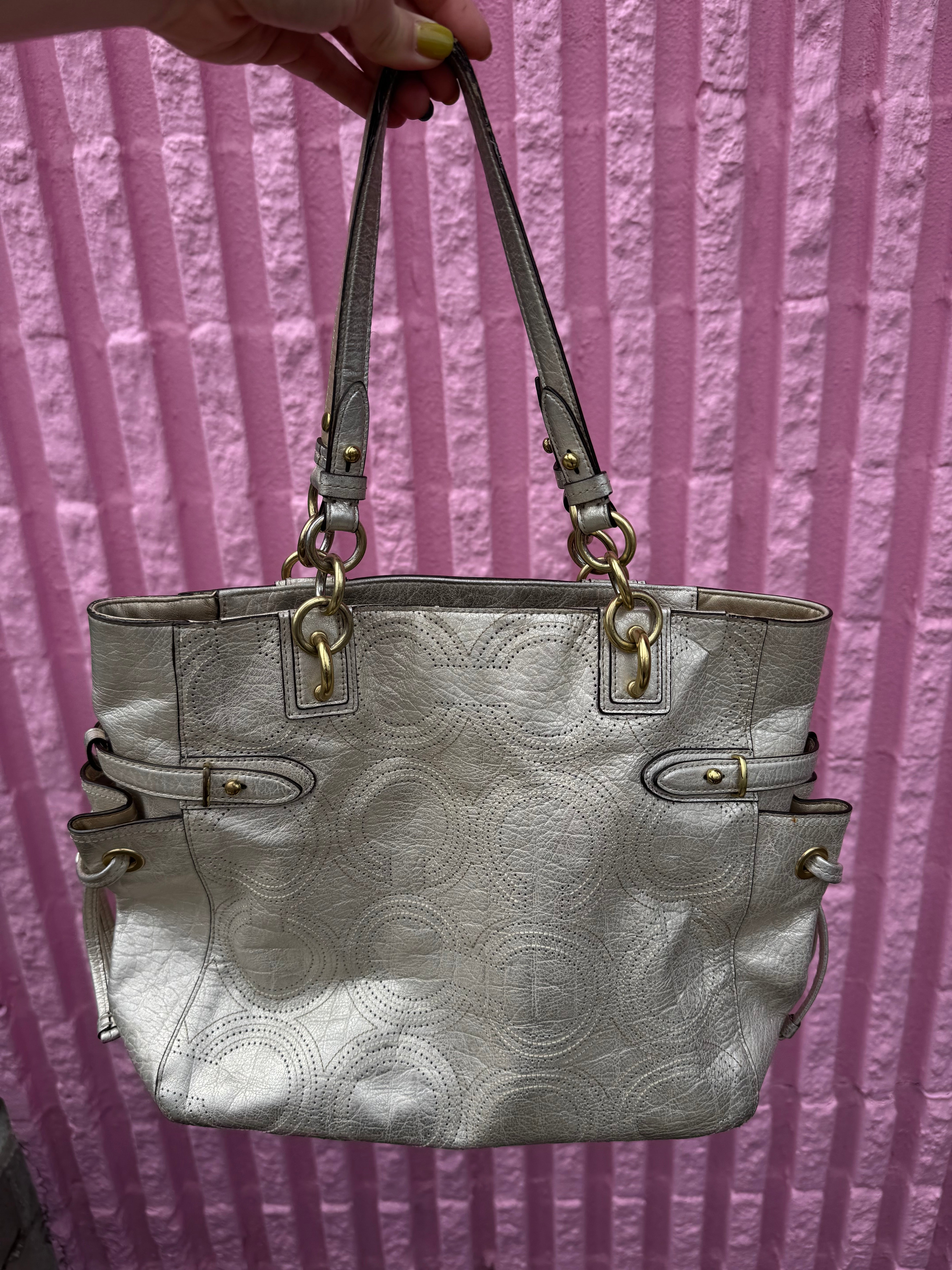Silver Coach Logo leather shoulder bag 16241
