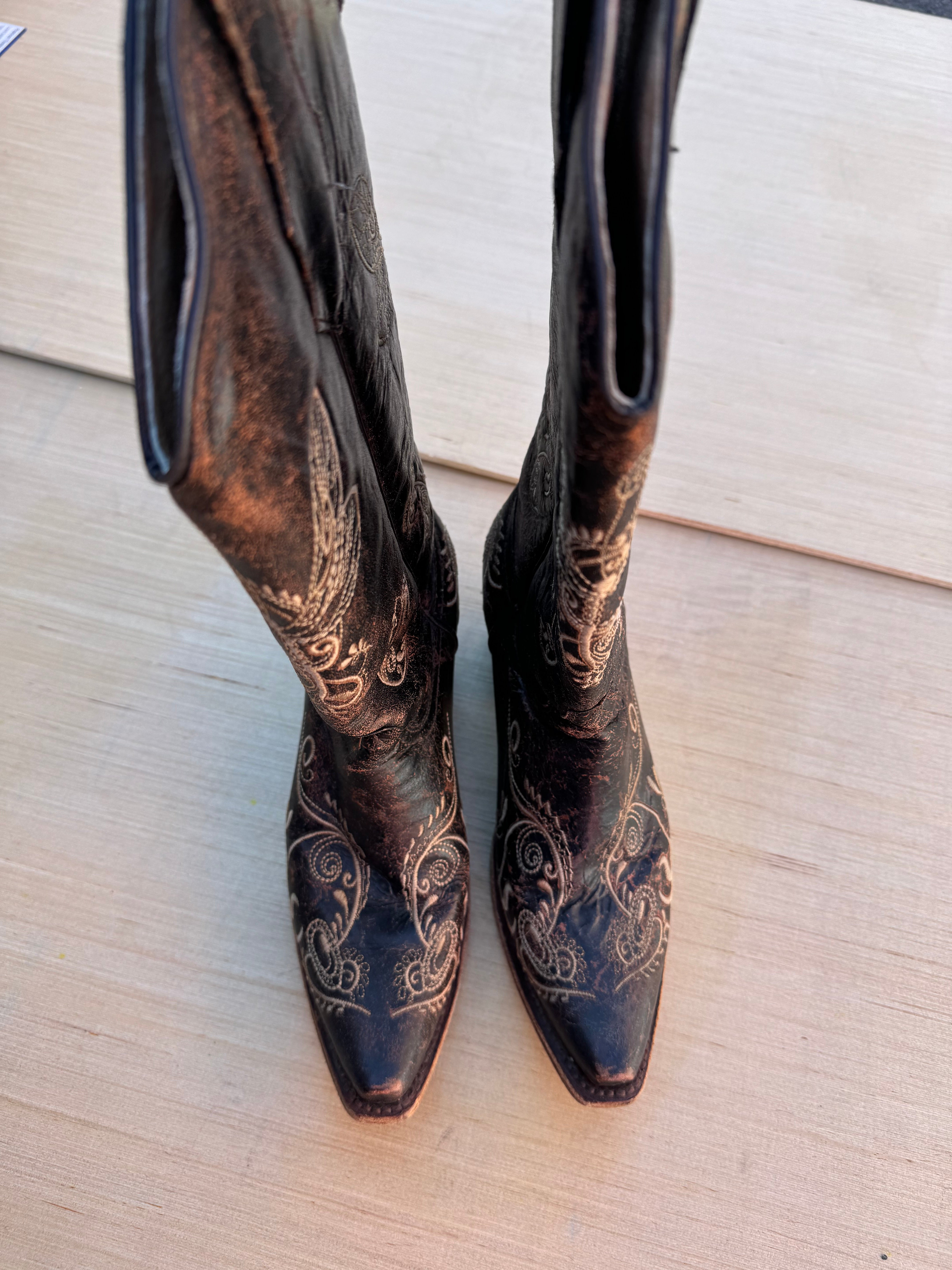 brown circle g dragonfly cowboy boots, 6.5