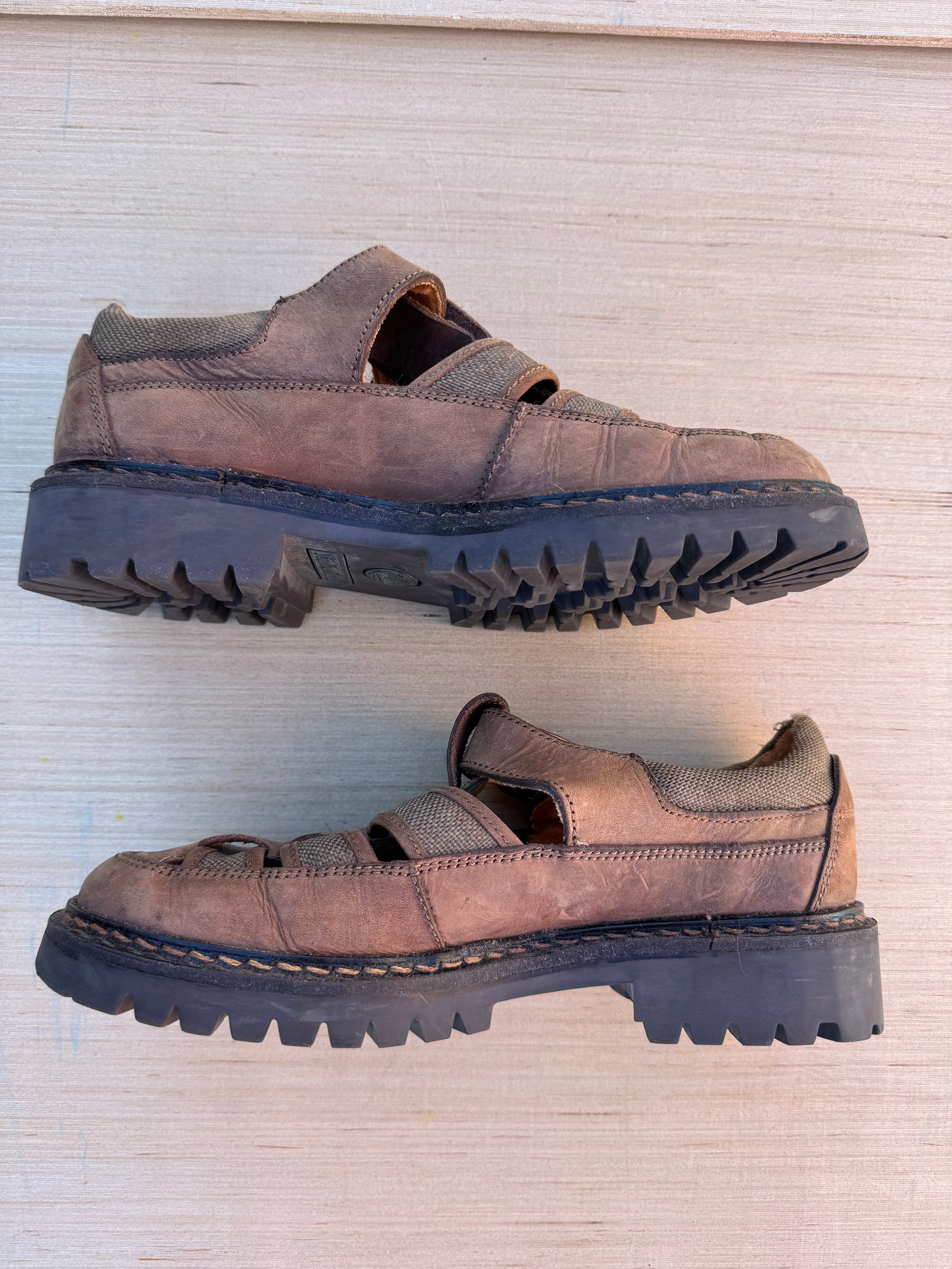 Brown Timberland Vtg fisherman shoes, 7