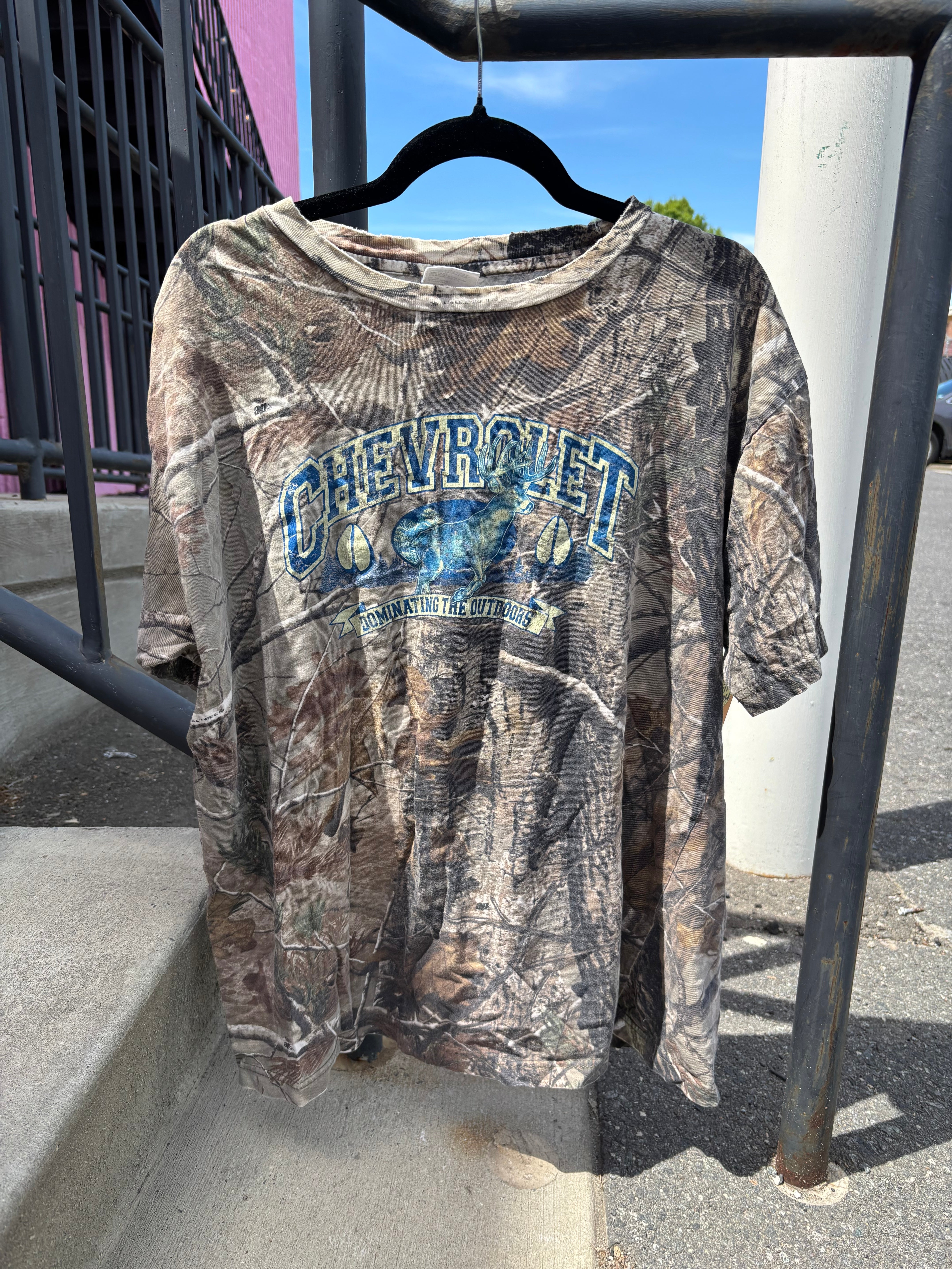 green  camo chevrolet tee, xl