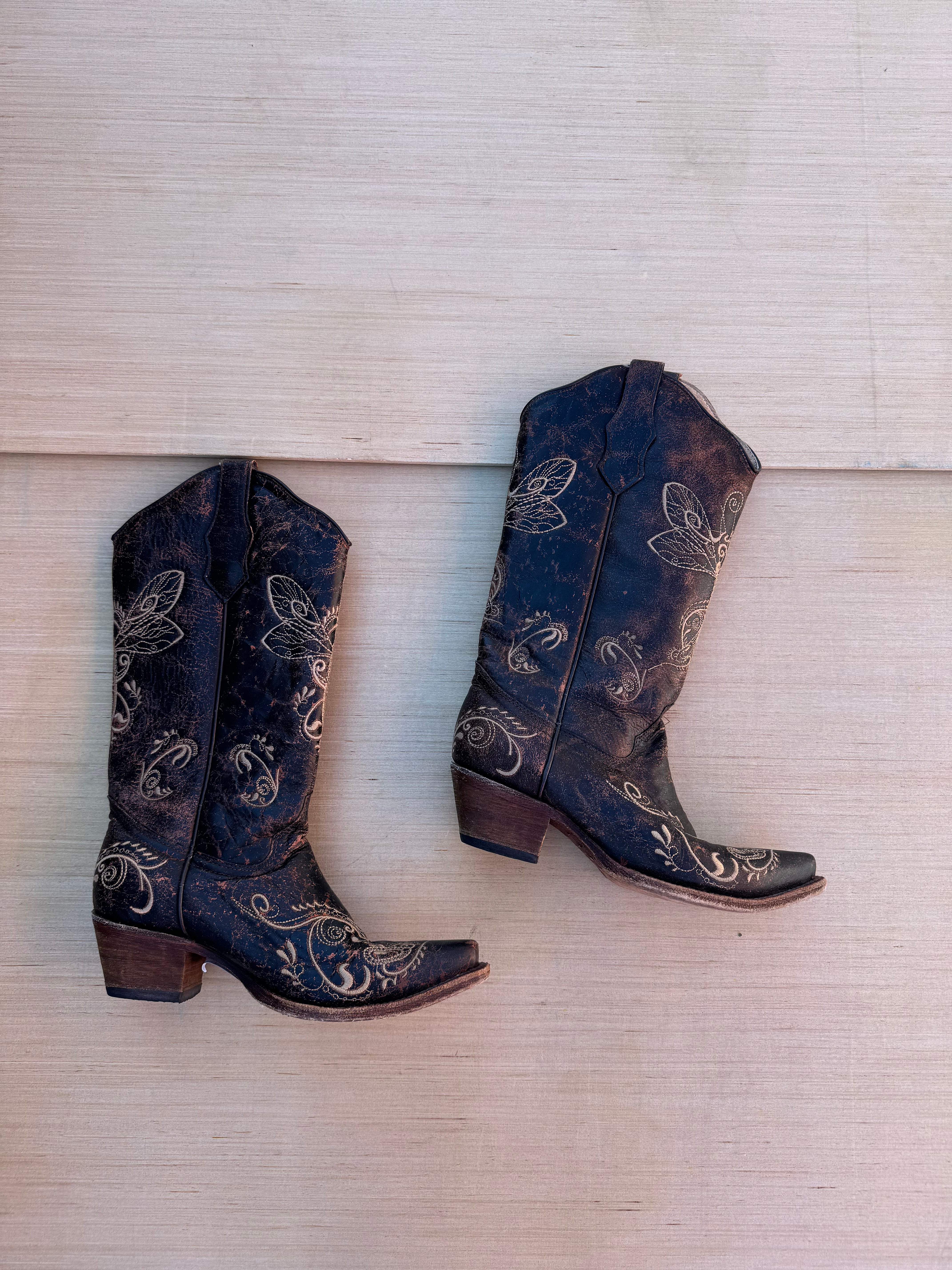brown circle g dragonfly cowboy boots, 6.5