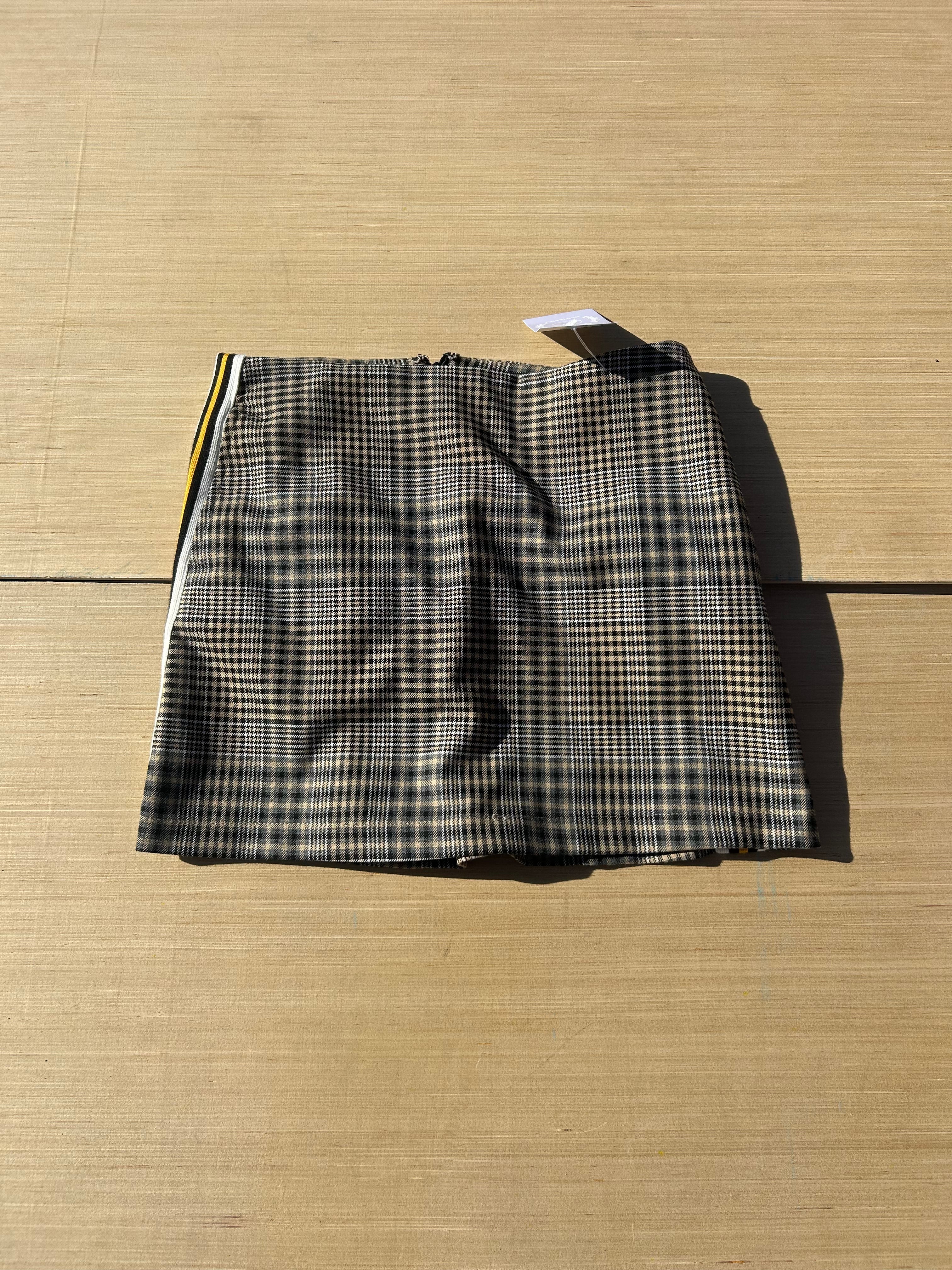 brown urban outfitters plaid mini skirt, xs