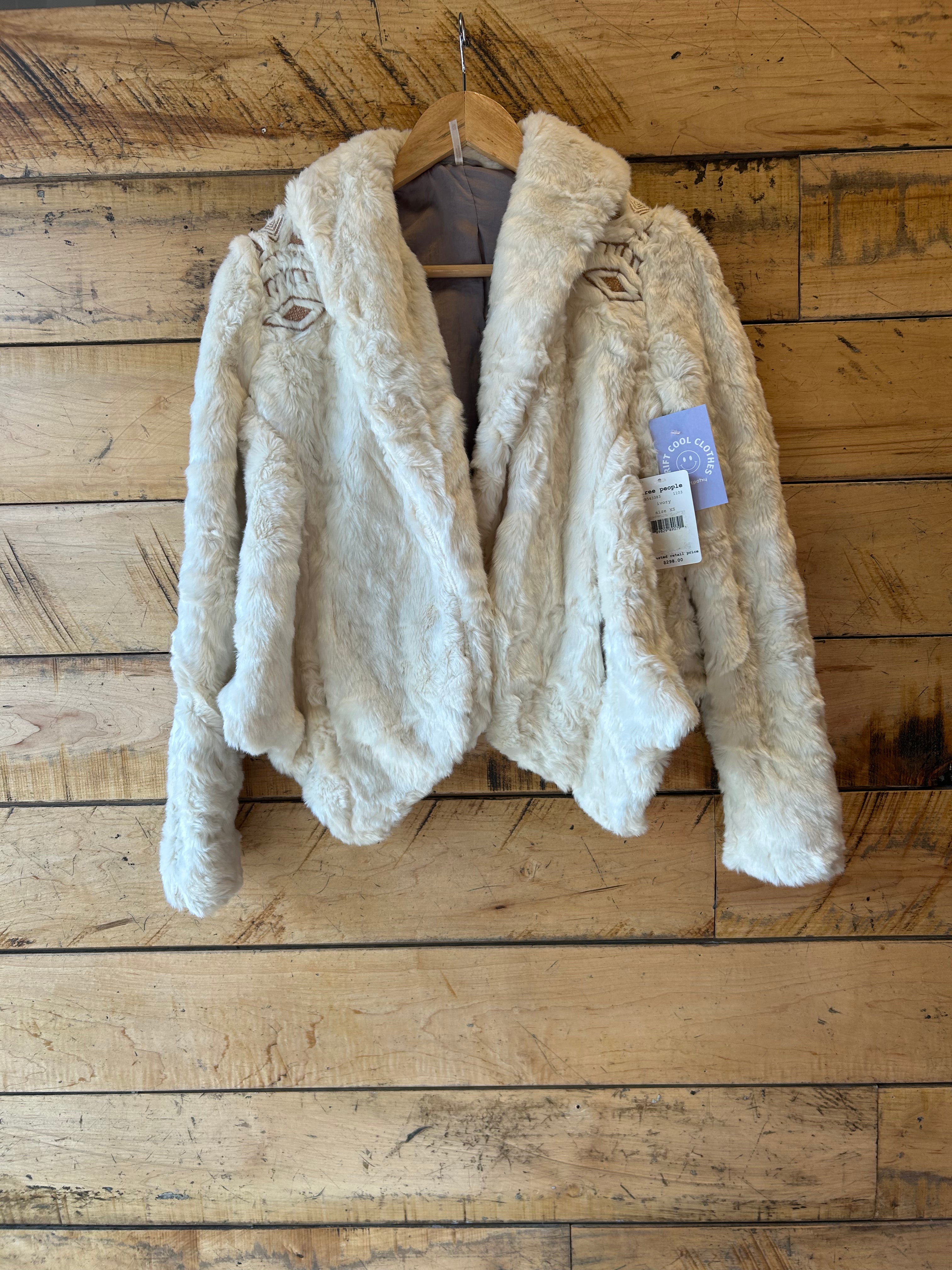 White Free people Faux fur jacket nwt, Xs