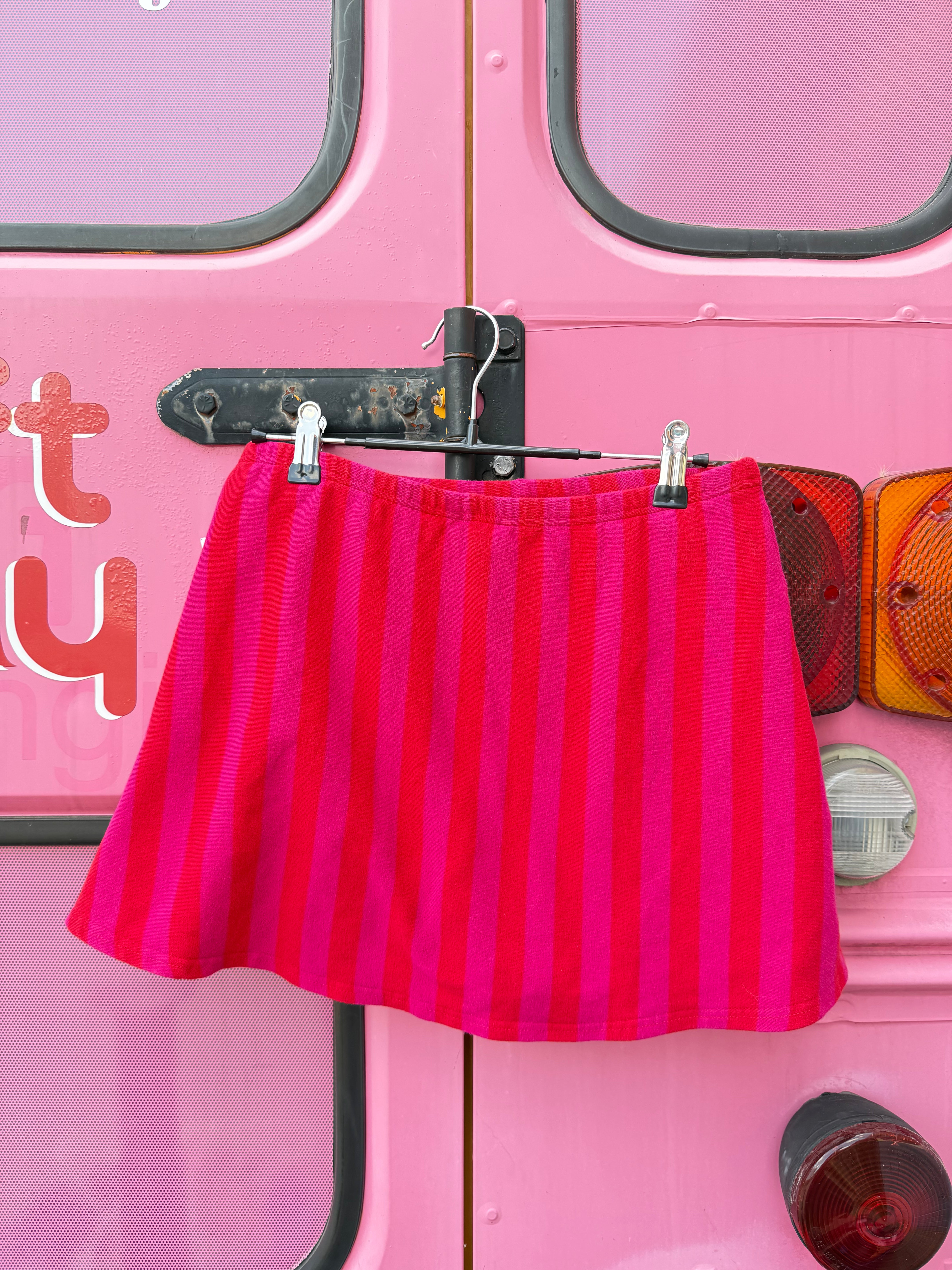 Pink red Lisa says gah Striped skort, M