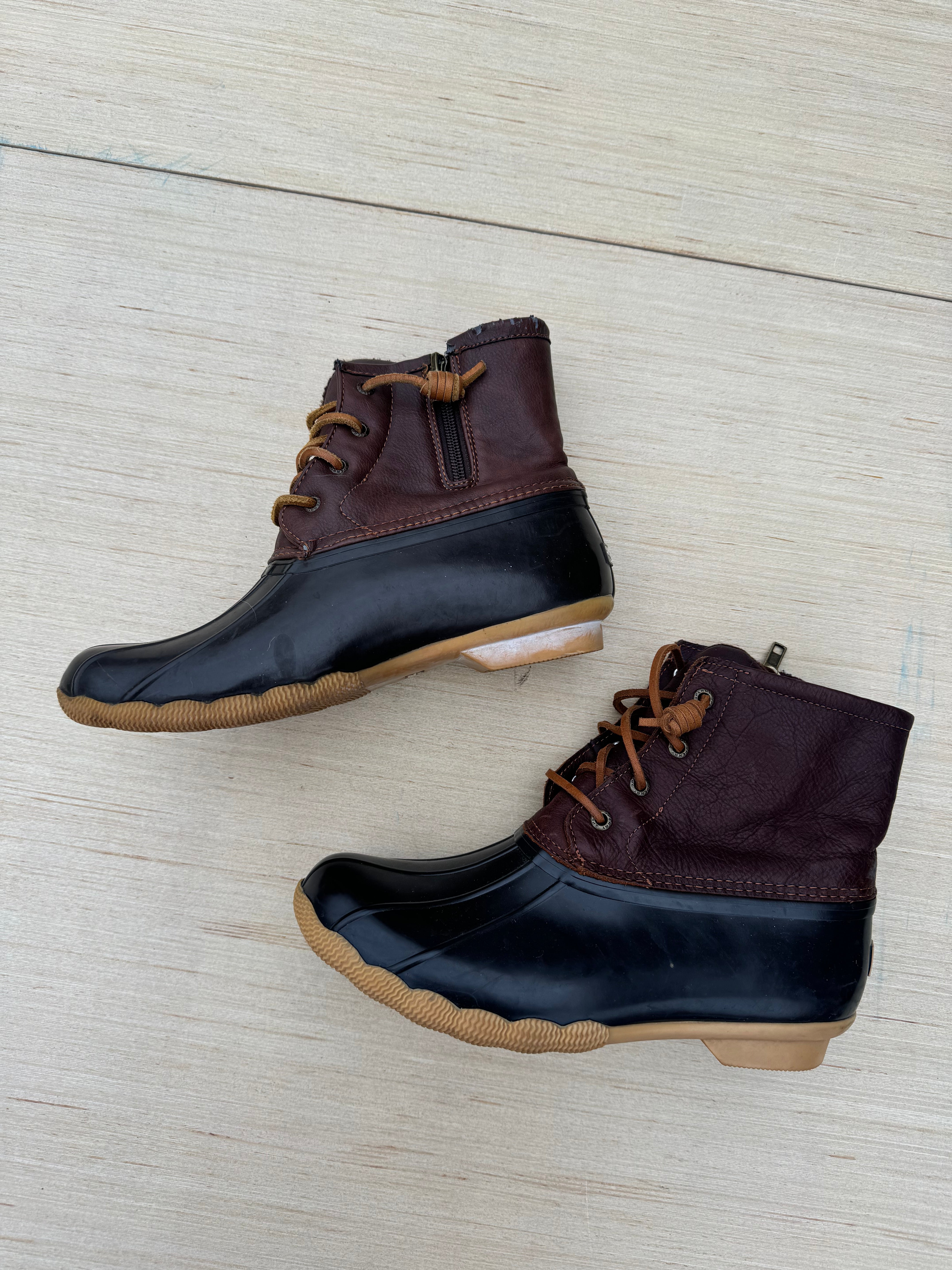 brown sperry duck boots, 6 women’s