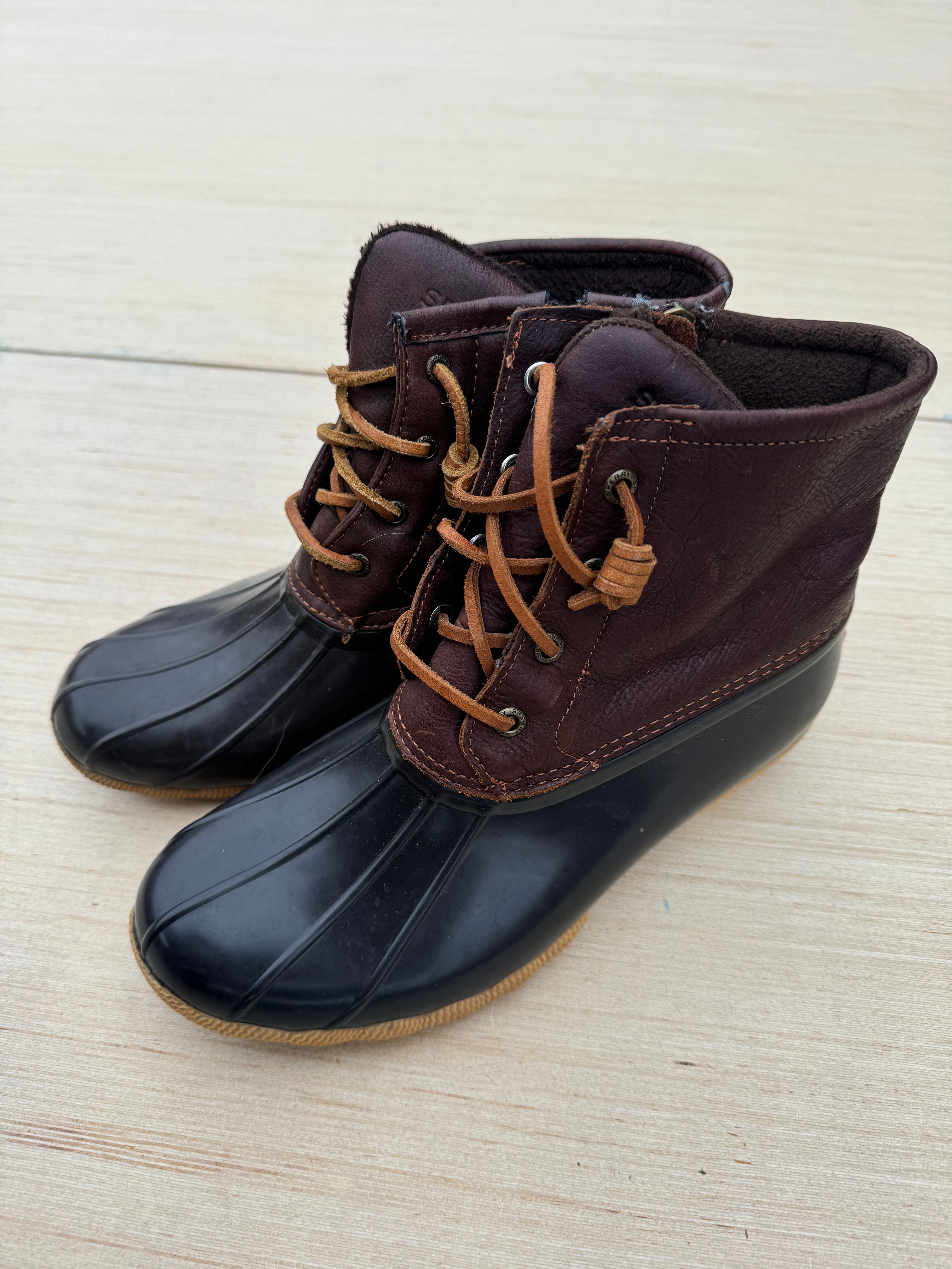 brown sperry duck boots, 6 women’s