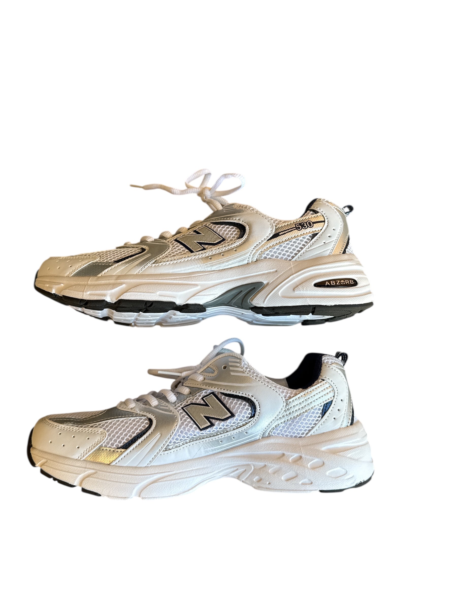 white new balance sneakers, 9 women’s
