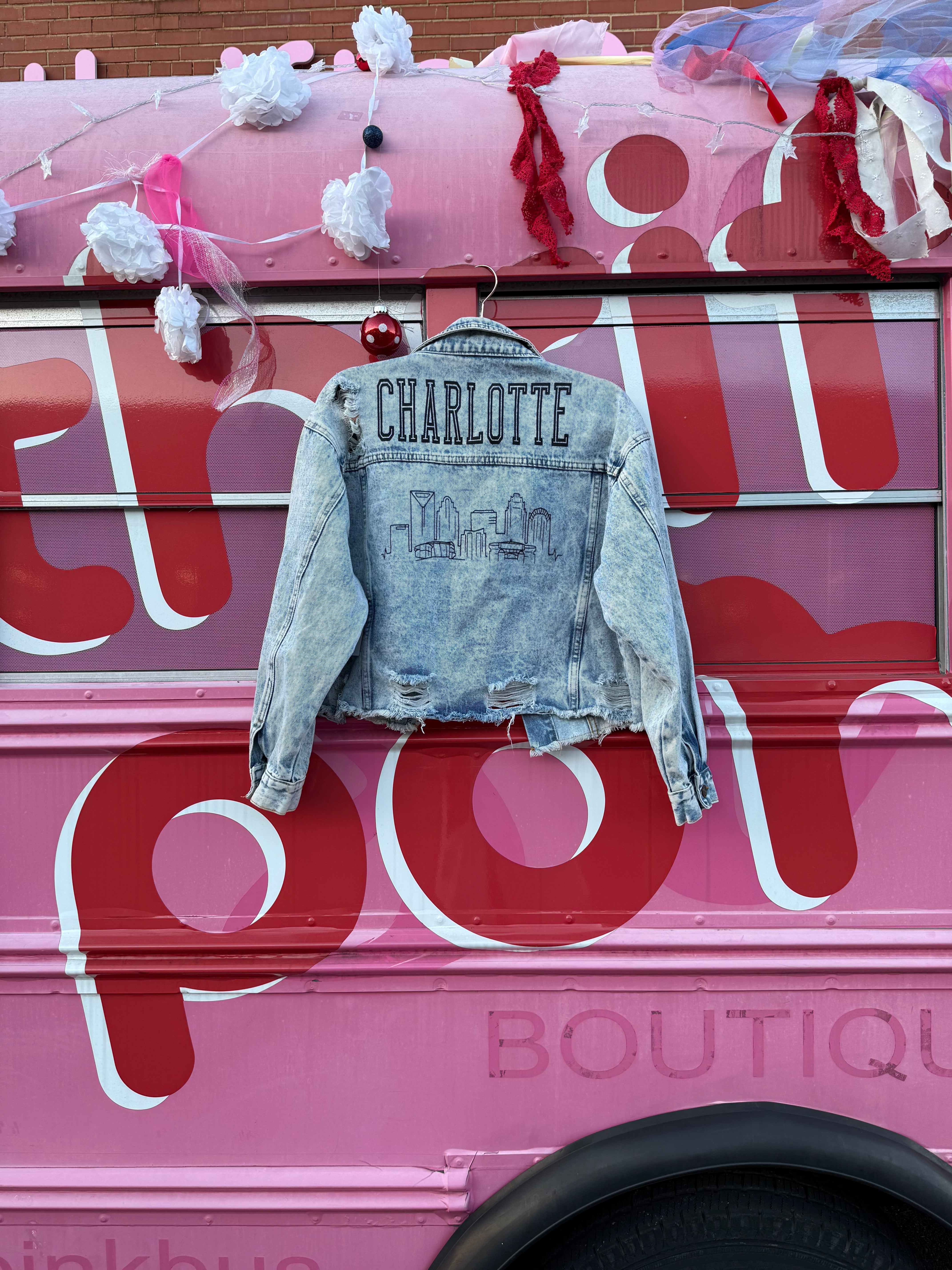 blue rivalry distressed charlotte denim jacket, m