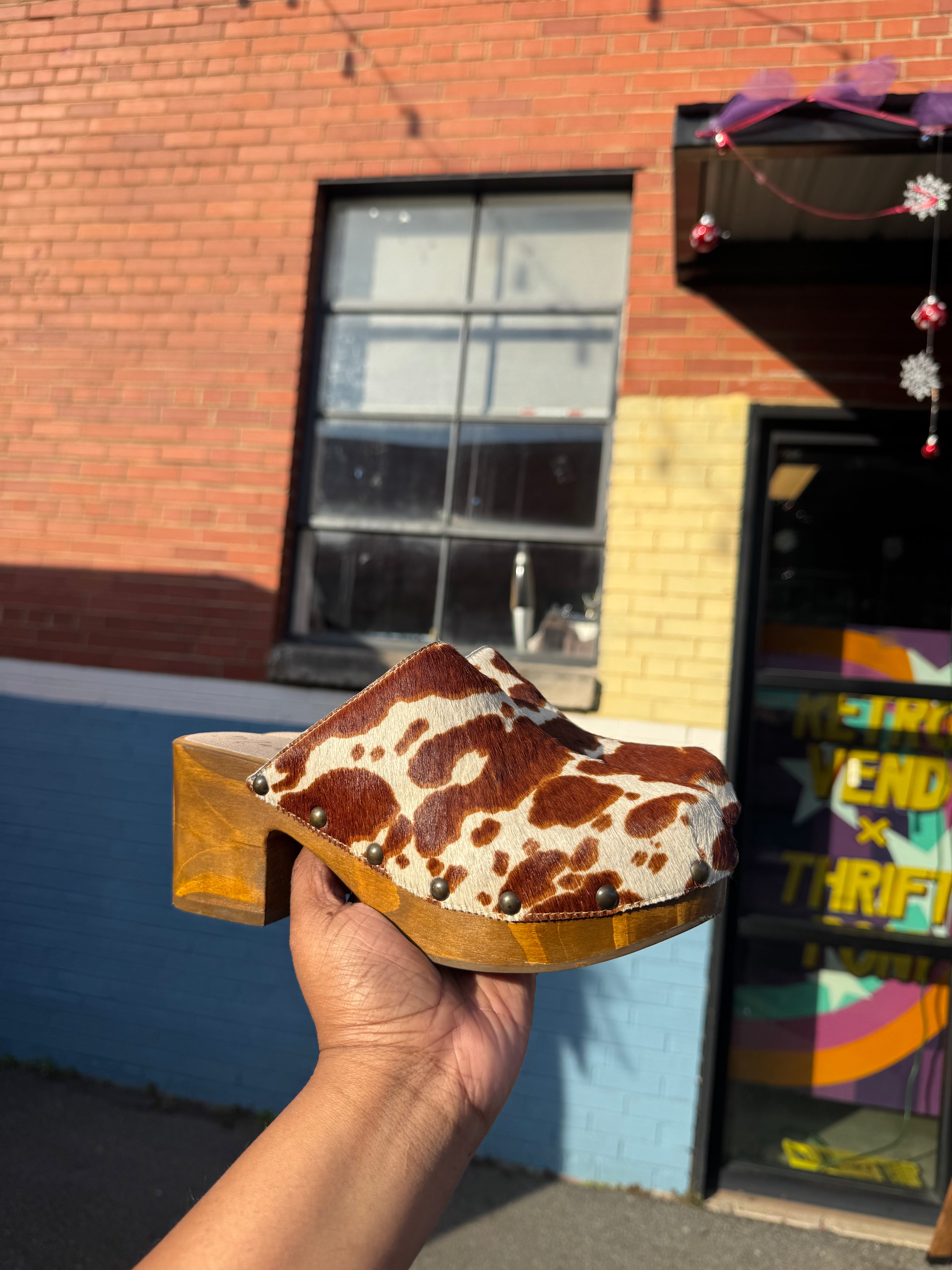 brown white matisse cow clogs, 6