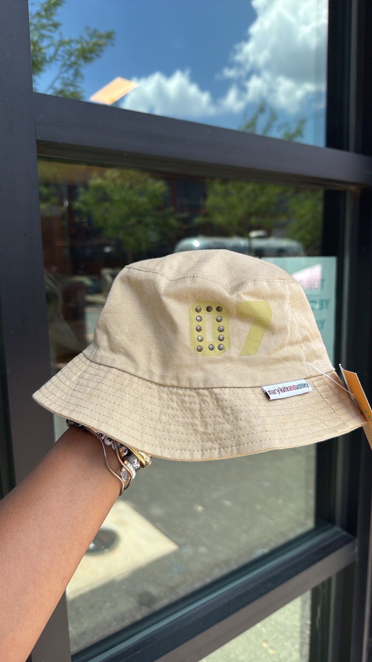 tan mary kate and ashley! y2k bucket hat