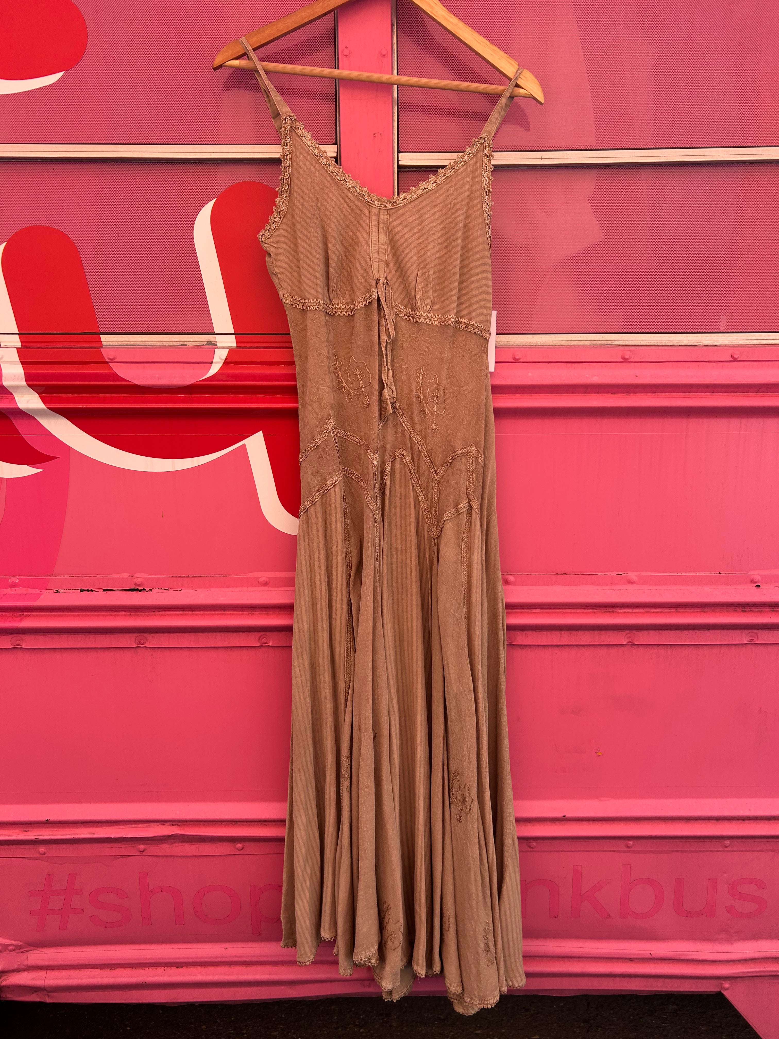 tan flower nwt embroider dress, xl