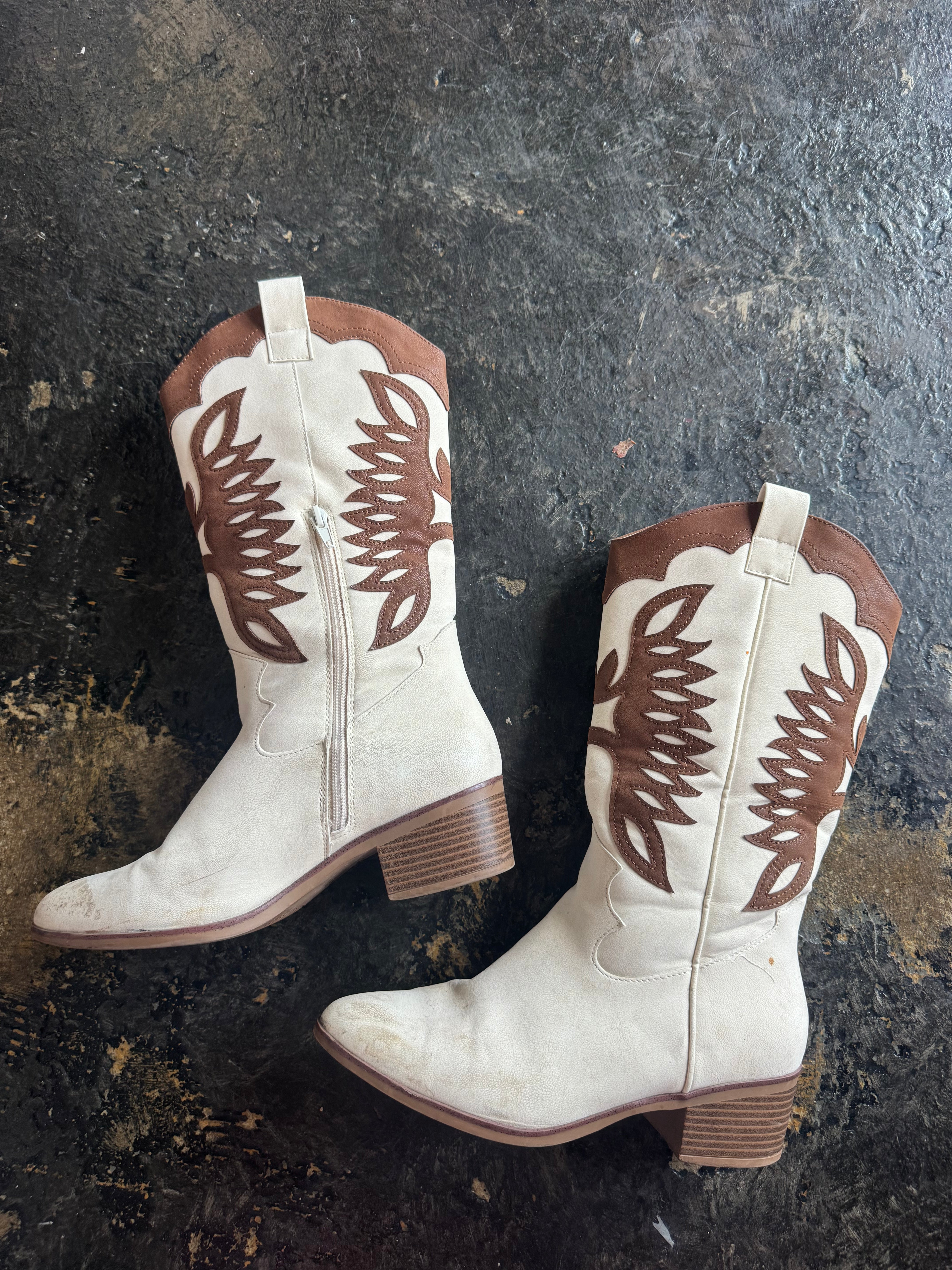 white tan everlie pattern cowboy boots, 8