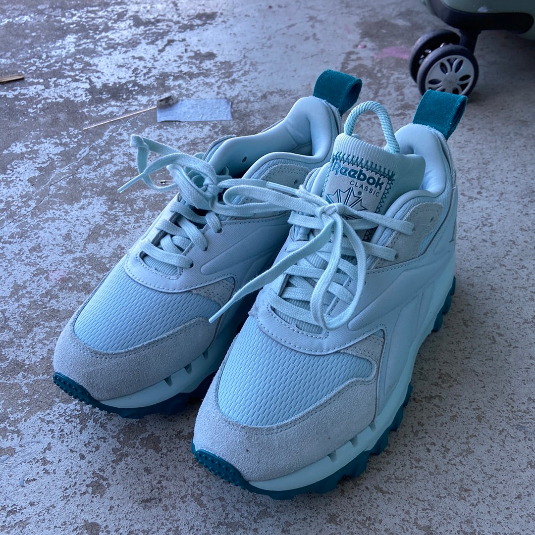 Whisper Blue Reebok Cardi B Classic Leather V2, 7