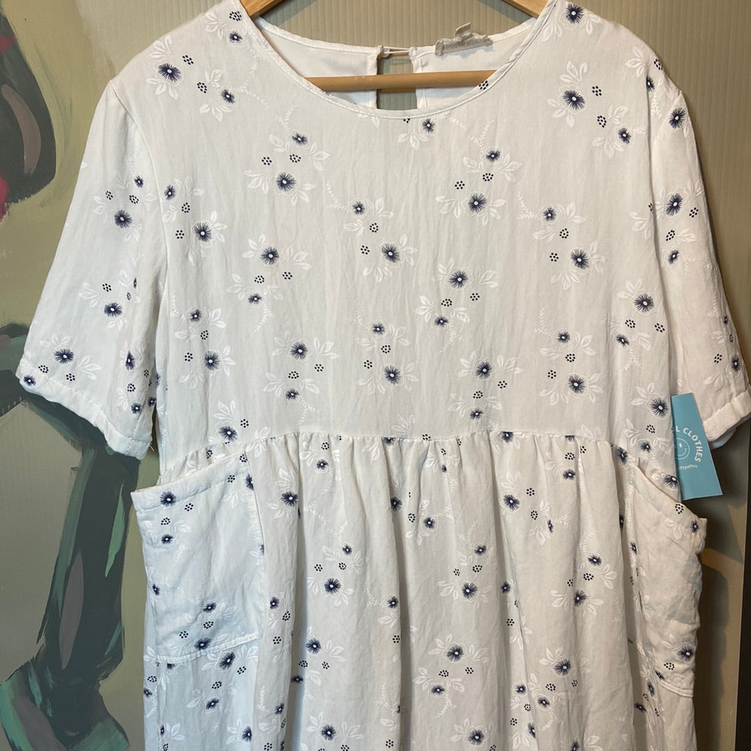 White Hidden alley Floral ss button down, L