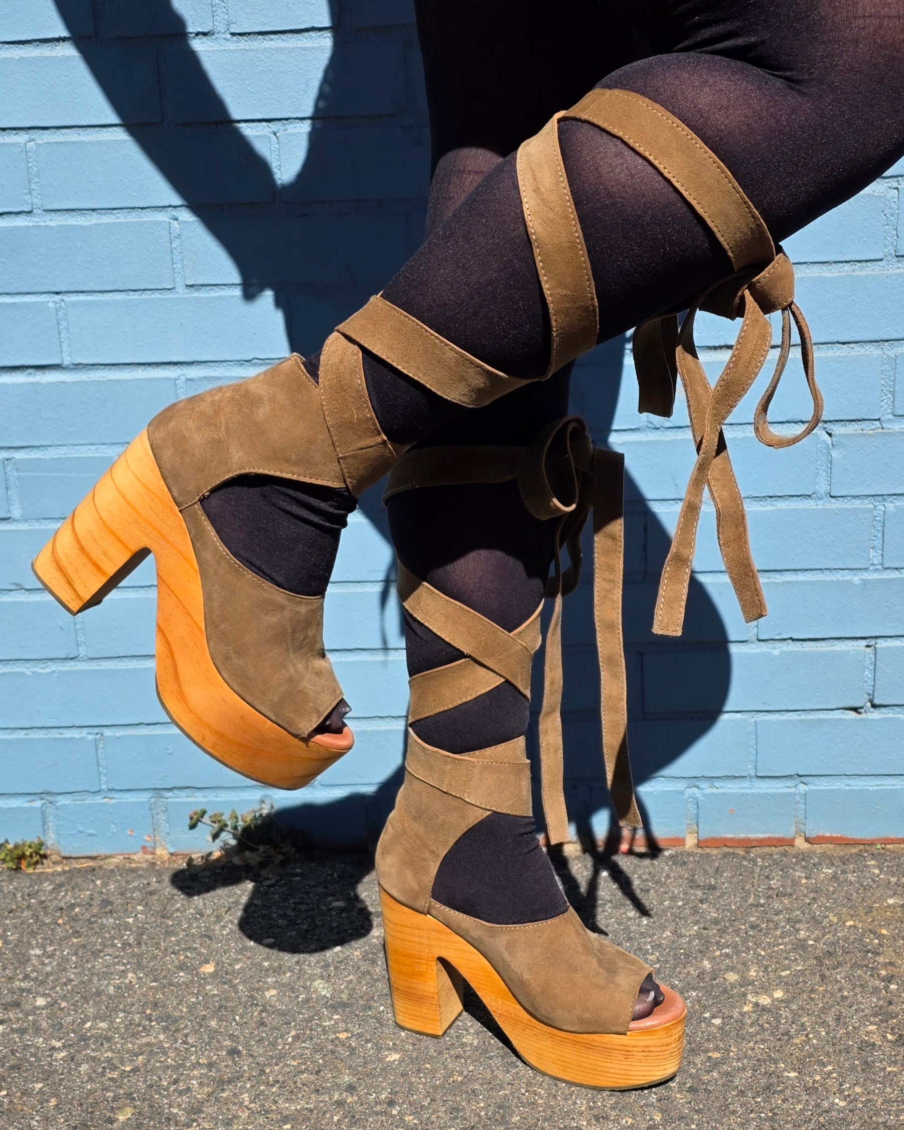 tan Free people suede wrap clogs, 38